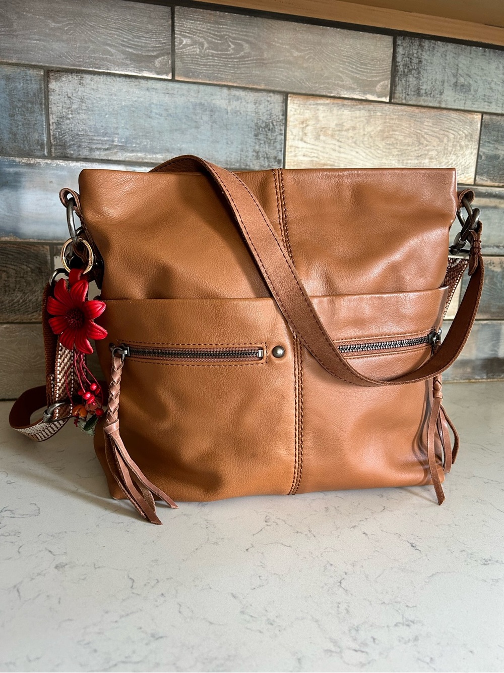 The Sak Leather Ashland Crossbody Shoulder Bag Cognac With Free Flower Charm - Picture 5 of 16